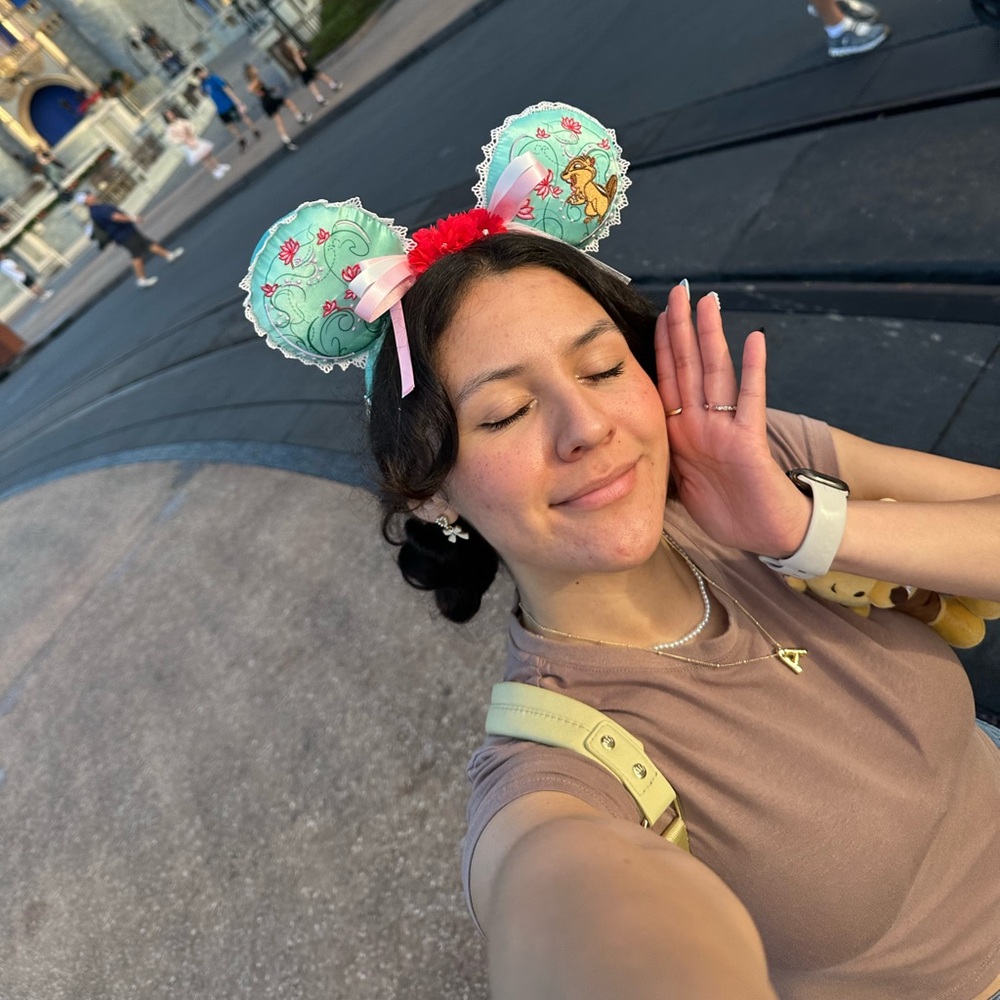 ♡ meet your posher, andrea ♡